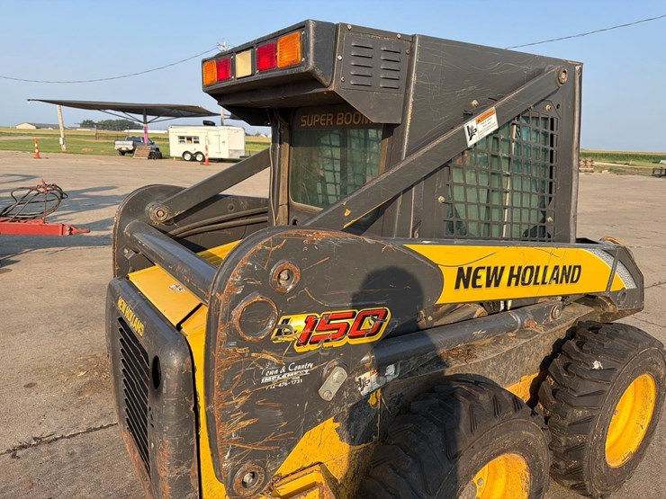 new-holland-l150-image-11
