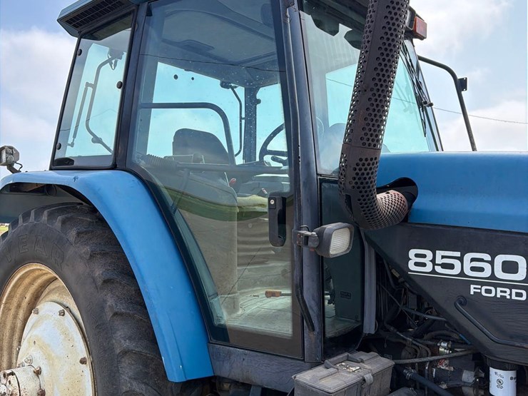 new-holland-8560-image-23