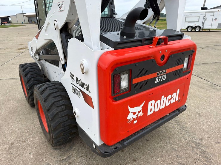 2022-bobcat-s770-image-7