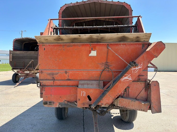 roorda-16ft-front-unload-silage-wagon-image-22