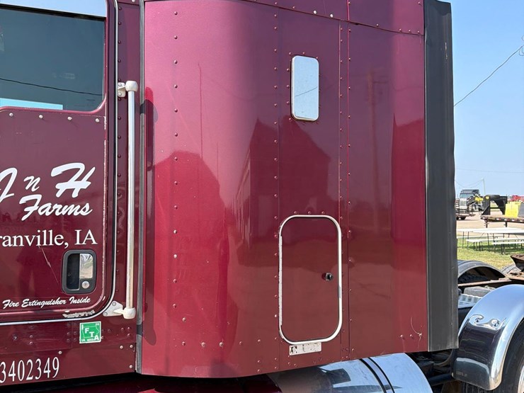 2010-kenworth-t660-image-13