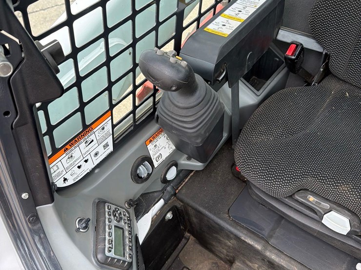2022-bobcat-s770-image-38