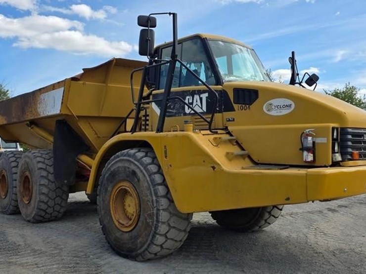 2011-caterpillar-740-image-2