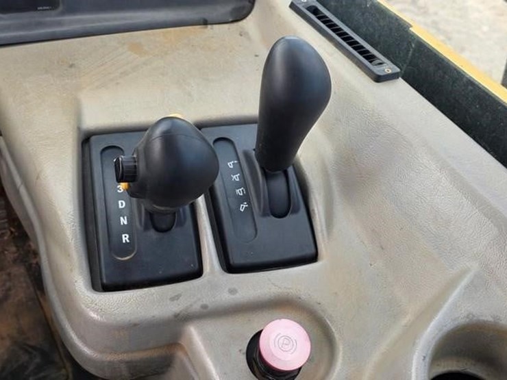 2011-caterpillar-740-image-63
