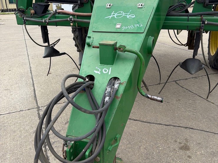 schaben-1500-gallon-pull-type-tool-bar-applicator-image-16