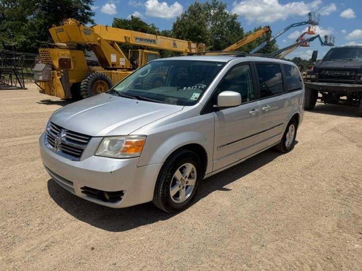 2009-dodge-grand-caravan-sxt-image-1