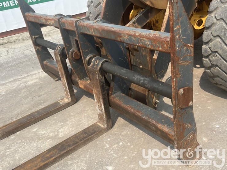 2014-deere-624k-image-12