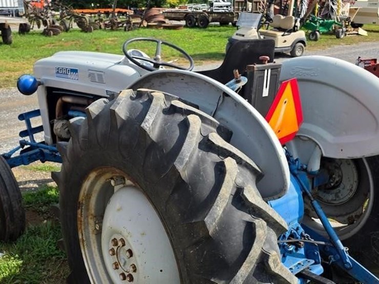 ford-4000-image-16