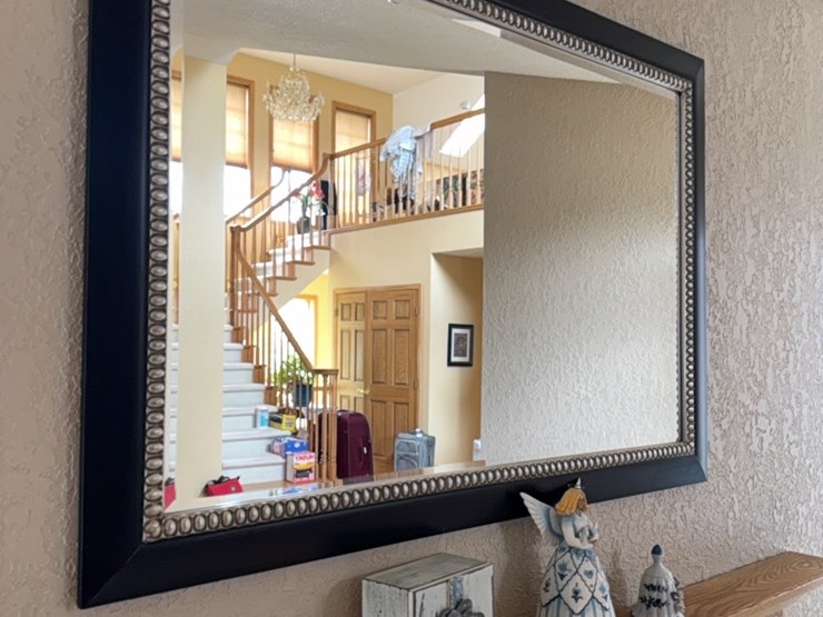 mirror-and-mantel-decorations-image-3