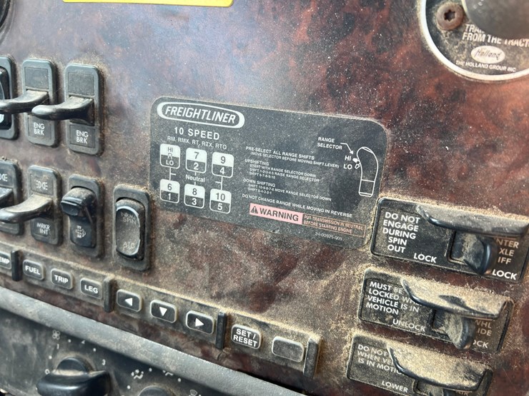 freightliner-cst120-image-37