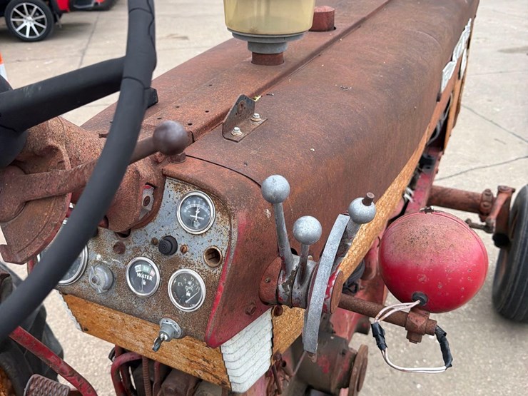 farmall-460-tractor-image-27