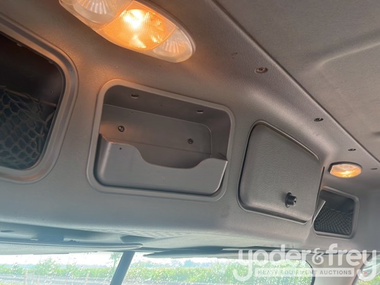 2018-freightliner-cascadia-113-image-40