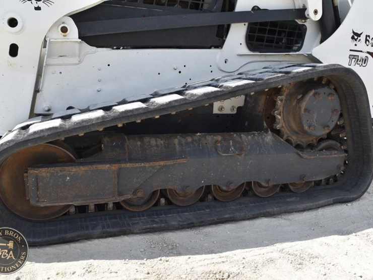 2016-bobcat-t740-image-63