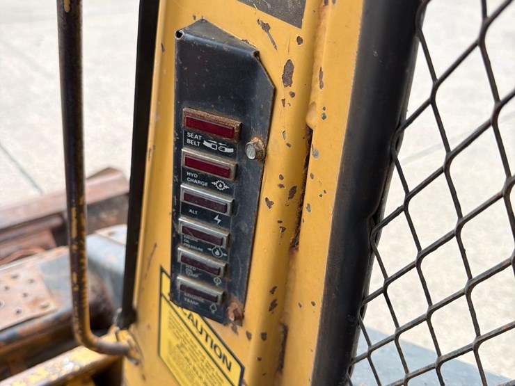 new-holland-l555-image-27