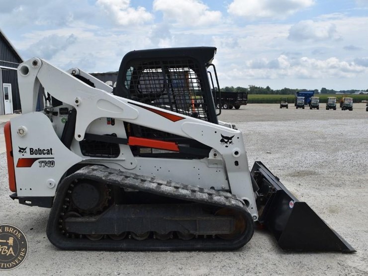2016-bobcat-t740-image-6