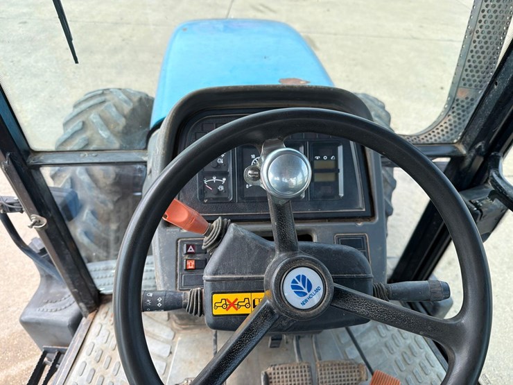 new-holland-8560-image-37