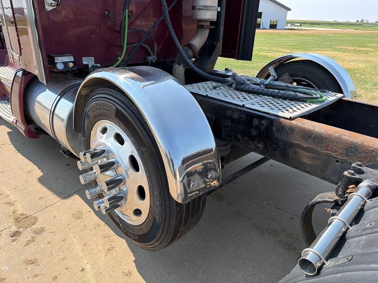 2010-kenworth-t660-image-9