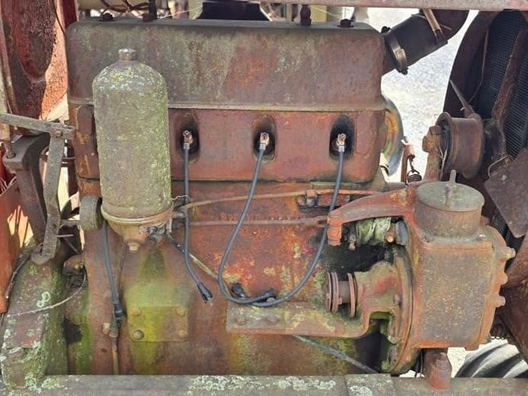 farmall-f20-tractor-(not-running)-image-19
