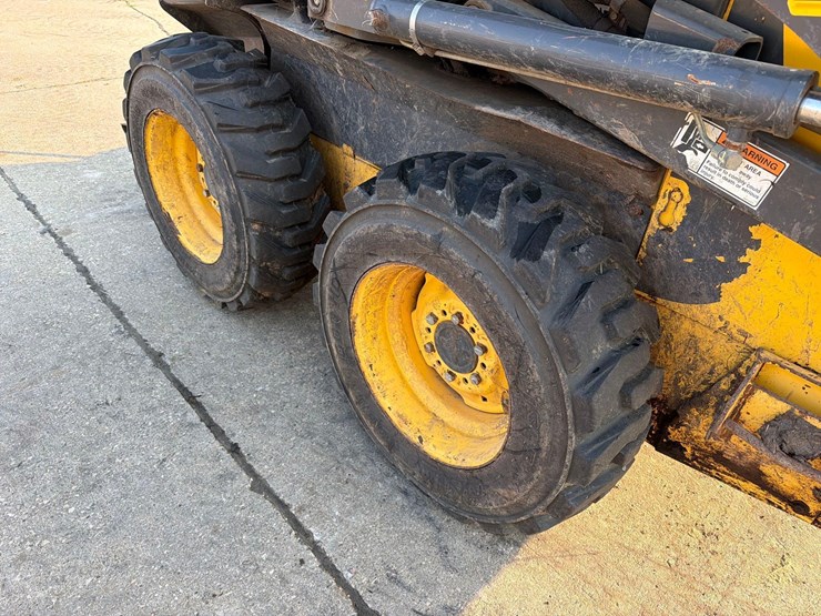 new-holland-l150-image-14