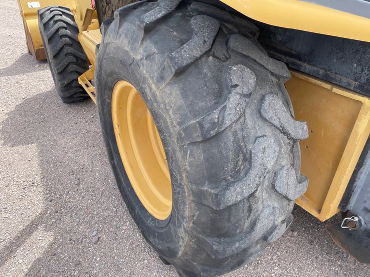 caterpillar-416d-image-12