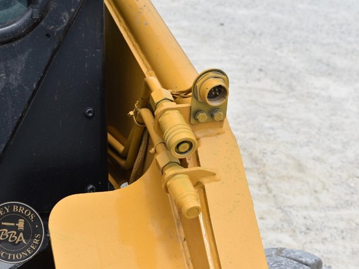 caterpillar-246-image-24