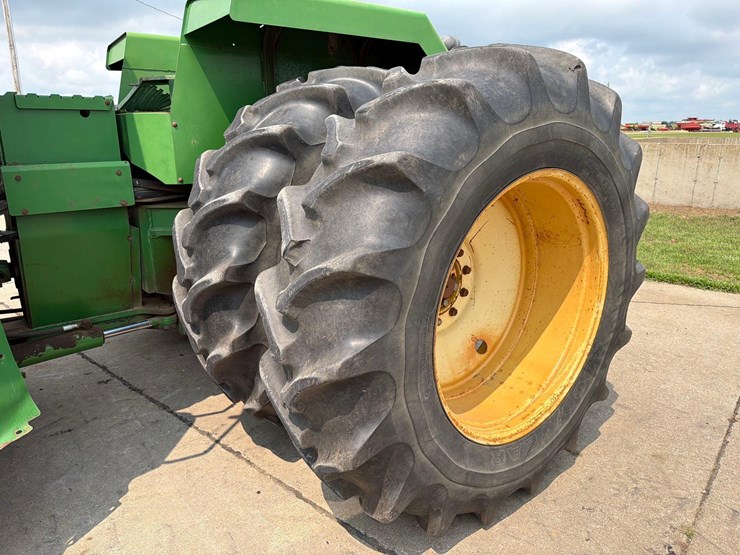 john-deere-8560-image-26