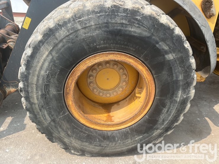 2014-deere-624k-image-10
