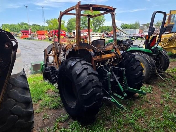 2020-john-deere-4052r-image-4