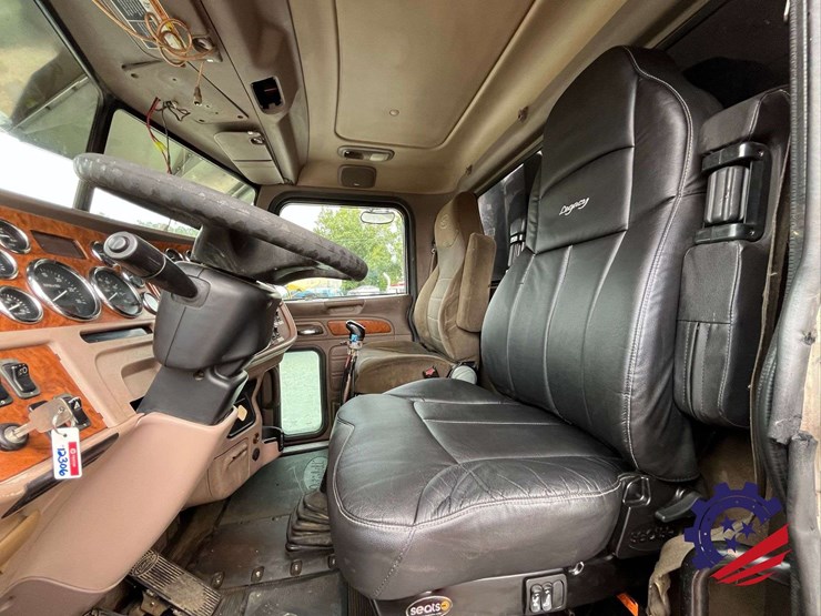 2008-peterbilt-365-image-69