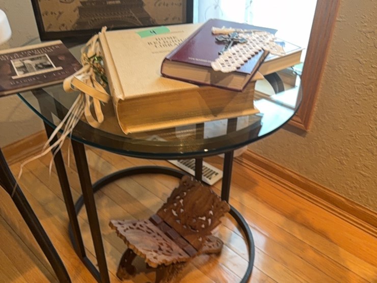 three-piece-matching-end-table-set,-one-is-oval,-one-small-round,-one-large-round.--nice-set.-image-7