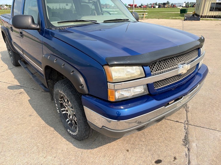 2004-chevrolet-silverado-1500-image-18