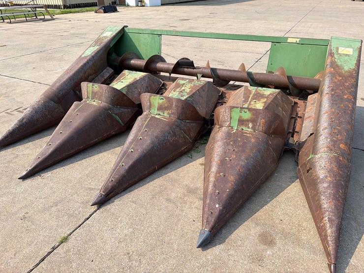 john-deere-444-image-21