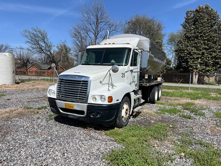 freightliner-cst120-image-6