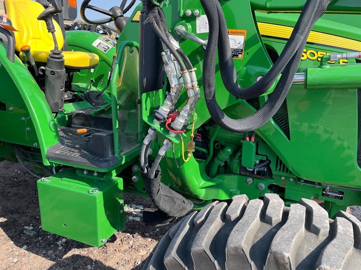 2022-john-deere-5055e-image-12
