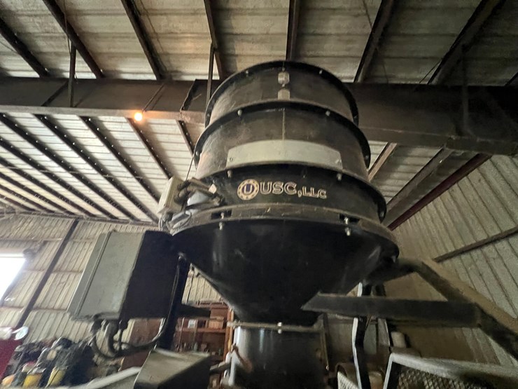 usc-800-seed-treater-with-guardrails-and-screen-image-25