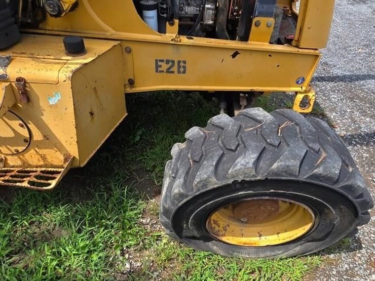 new-holland-555e-image-8