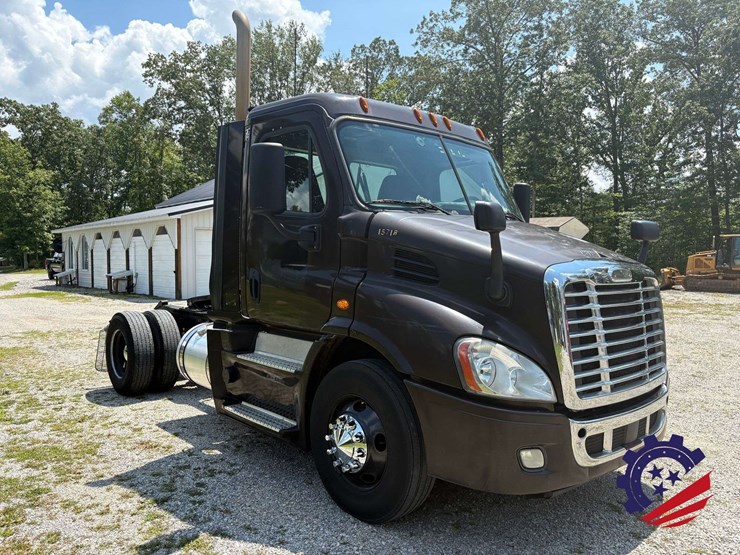 2017-freightliner-cascadia-113-image-5