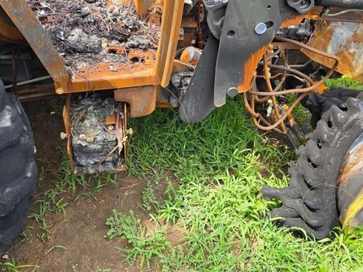 2020-john-deere-4052r-image-8