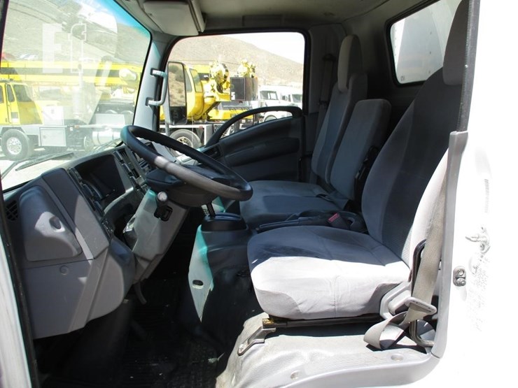 2016-isuzu-nqr-image-8