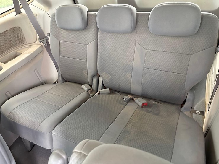 2008-chrysler-town-&-country-touring-image-37