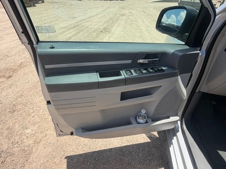 2009-dodge-grand-caravan-sxt-image-39