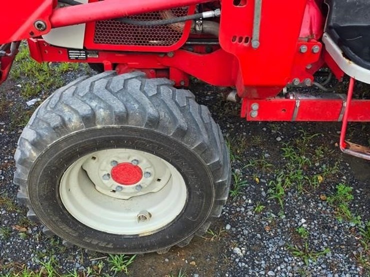 new-holland-boomer-8n-image-10