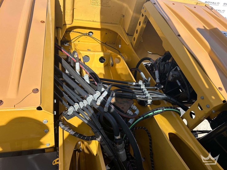 2017-freightliner-m2-106-image-33
