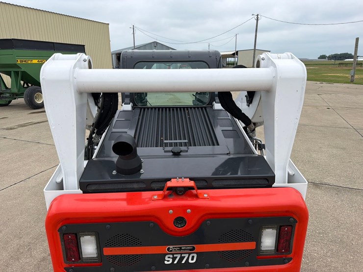 2022-bobcat-s770-image-27