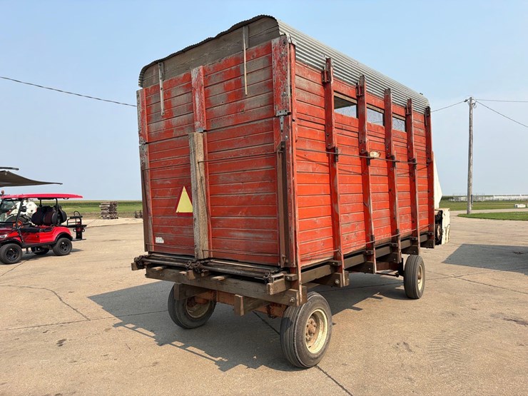 lindsay-14ft-front-unload-silage-wagon-image-2