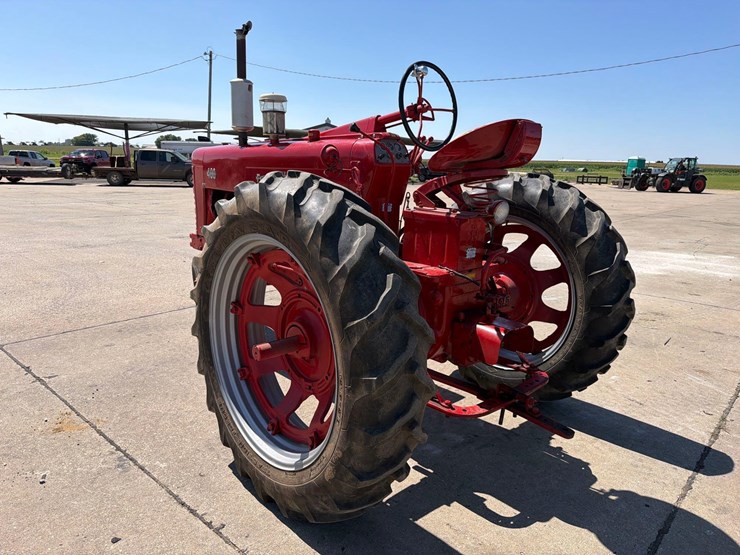 farmall-400-tractor-image-4