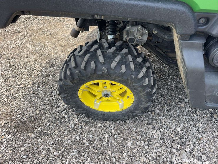 2022-john-deere-gator-image-27