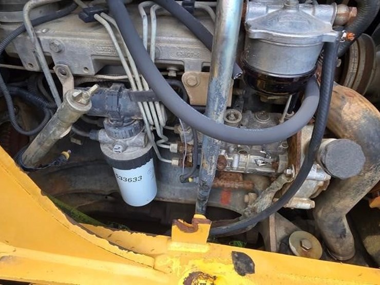 new-holland-555e-image-35