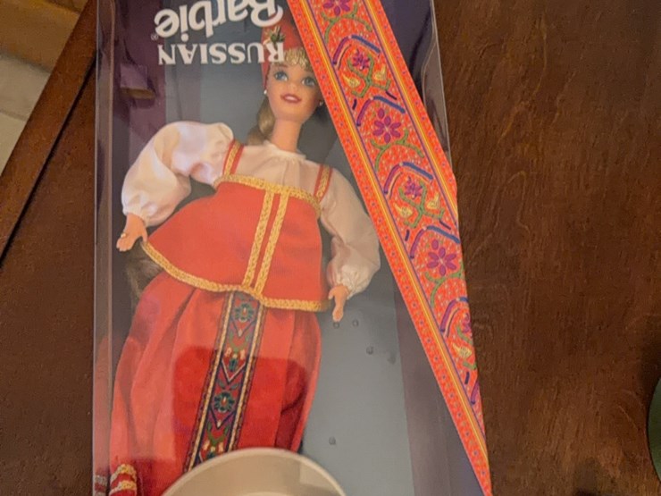 russian-barbie,-new-in-box-image-3