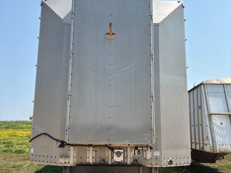 2016-merrit-102"-x-48ft-semi-livestock-trailer-image-21
